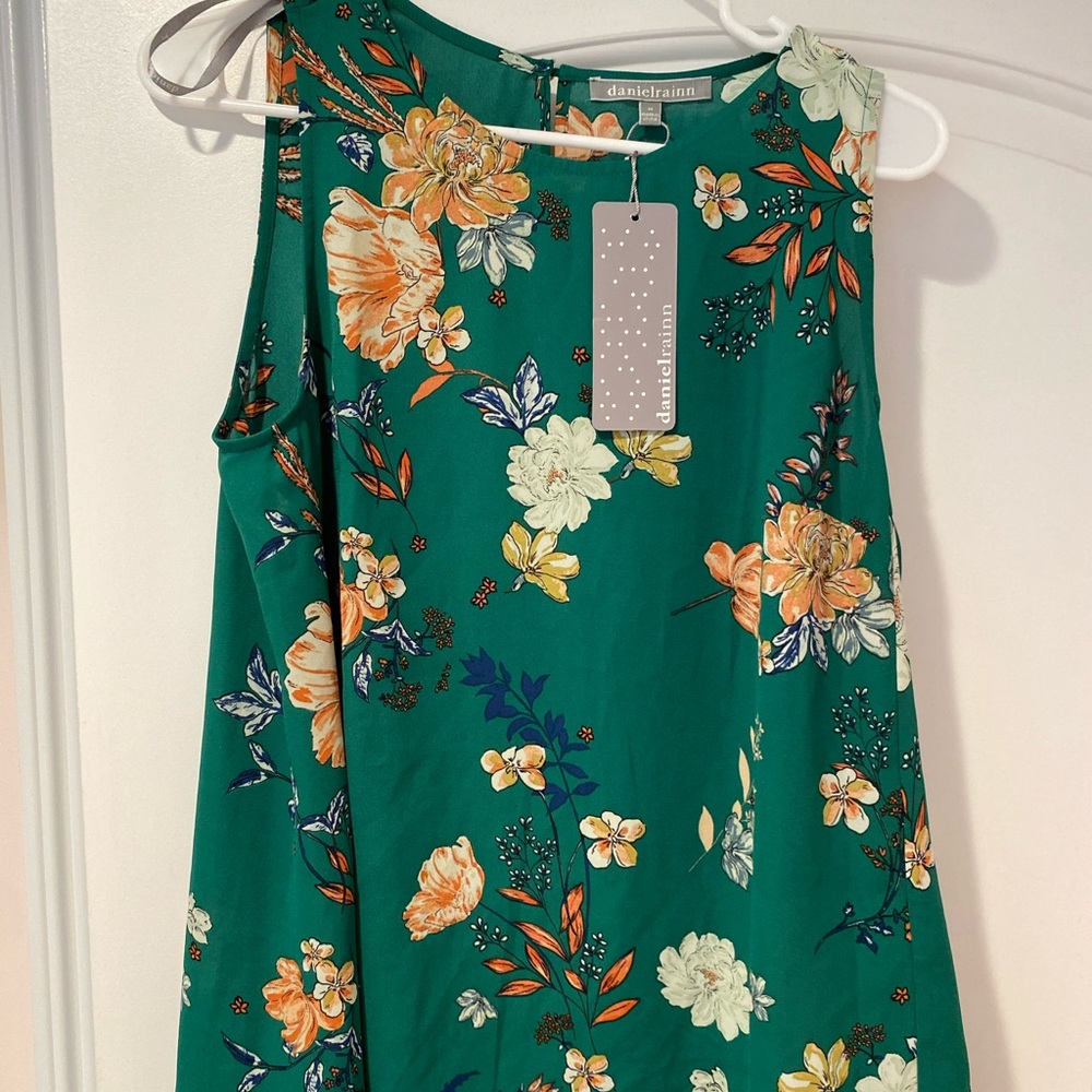 Stitch Fix Green flowy dressy top medium
